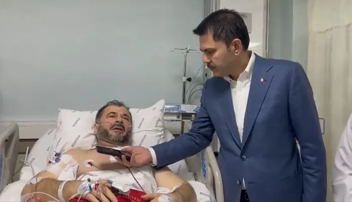 murat-kurum-fatih-camii-imami-galip-ustayi-hastanede-ziyaret-etti-baskan-erdogan-telefonda-gorustu-1704792970150.jpg Cumhur İttifakı İBB Başkan Adayı Murat Kurum, Fatih Camii İmamı Galip Usta'yı hastanede ziyaret etti! Başkan Erdoğan telefonda görüştü-4