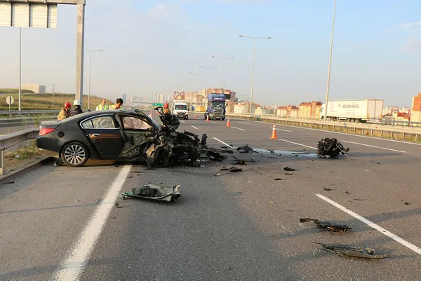 Kuzey Marmara Otoyolu'nda feci kaza: 1'i ağır 2 yaralı-4