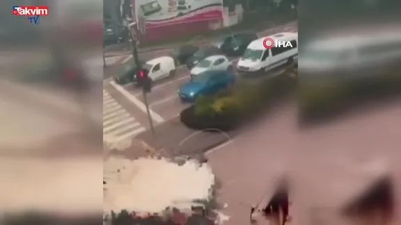 Servis aracı otobüse böyle çarptı: 9 yaralı