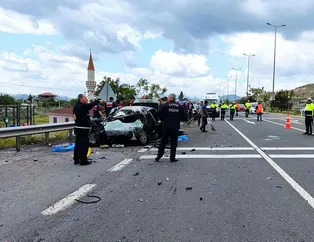 Koca araç tuzla buz oldu! Feci kaza: 4 ölü, 1 yaralı