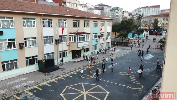 İstanbul'da faciadan dönüldü! Avcılar Denizköşkler İlkokulu'nun bahçe duvarı çöktü - 10