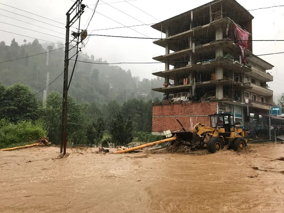 Rize’yi sel vurdu! Evleri su bastı  - 10