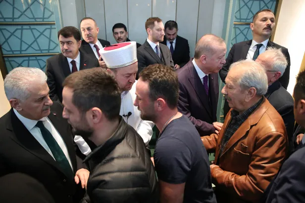 Son dakika: Başkan Erdoğan Cuma namazını Millet Camisi'nde kıldı-3