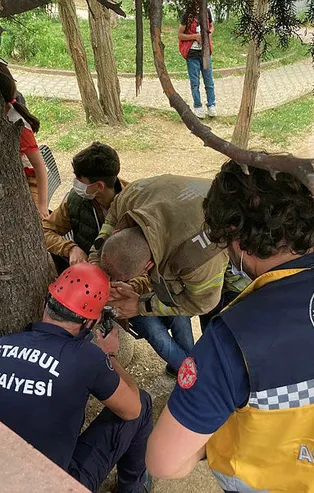 Oyun oynarken parmağını sıkıştırdı! İtfaiye seferber oldu