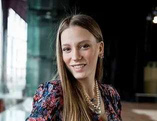 Serenay çengeli taktı