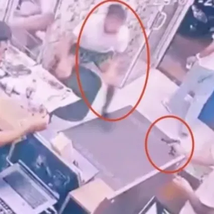 Diyarbakır’da silahlı saldırı kamerada: Yaraladığı kişiyi bırakmadı, geri dönüp bir kez daha ateş açtı