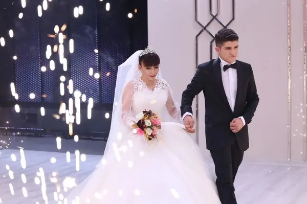 esra-erolda-mutlu-son-bu-yasta-dul-kalamam-diyen-ceylan-muradina-erdi-ramazan-ile-milyonlarin-sahitliginde-evl-1647363078596.jpg Esra Erol’da mutlu son! ‘Bu yaşta dul kalamam’ diyen Ceylan muradına erdi! Ramazan ile milyonların şahitliğinde evlendi-10