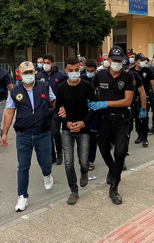 Mersin'de DEAŞ operasyonu: 14 gözaltı