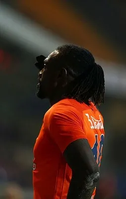 Adebayor'dan asker selamı