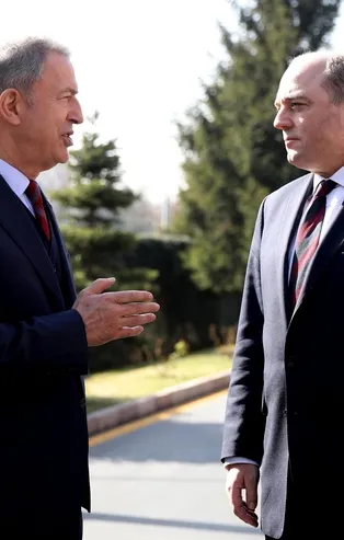 Bakan Akar'dan kritik temas