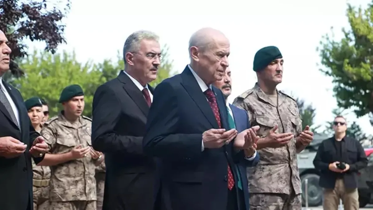MHP Genel Başkanı Devlet Bahçeli, 15 Temmuz 2016'da 51 polisin şehit düştüğü Özel Harekat Başkanlığı'nda!