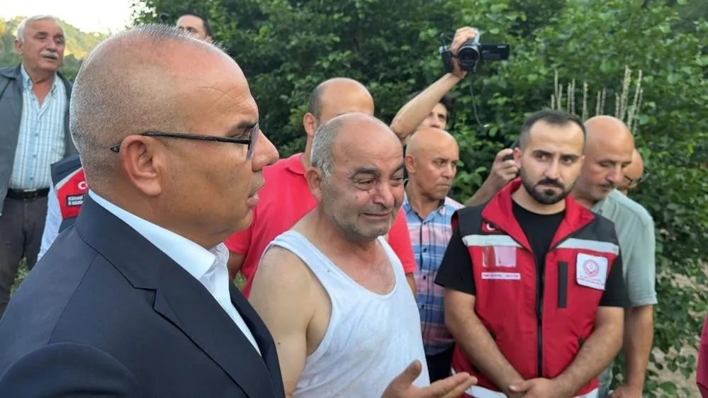 giresunda-sel-felaketi-can-aldi-anne-ve-2-kizi-suya-kapildi-1i-oldu-1786560749520.jpeg Giresun'da sel felaketi can aldı! Anne ve kızları suya kapıldı: 2 ölü-4