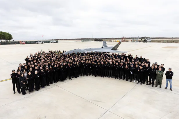 turkiyenin-ilk-insansiz-savas-ucagi-bayraktar-kizilelmayi-abd-yakindan-izliyor-1671136442002.jpg Türkiye'nin ilk insansız savaş uçağı Bayraktar Kızılelma'yı, ABD yakından izliyor-12