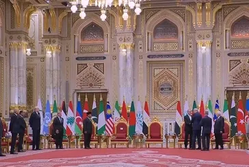 D-8 liderleri Erdoğan'ı ayakta karşıladı!
