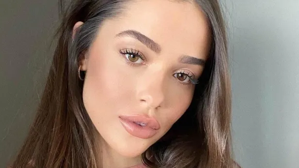 hande-ercel-ala-tokel-rachel-araz-kiresepi-ve-ezgi-findik-gibi-isimlerin-instagram-kazanclari-soke-etti-1643742269931.jpeg Hande Erçel, Ala Tokel, Rachel Araz Kiresepi ve Ezgi Fındık gibi isimlerin Instagram kazançları şoke etti-10