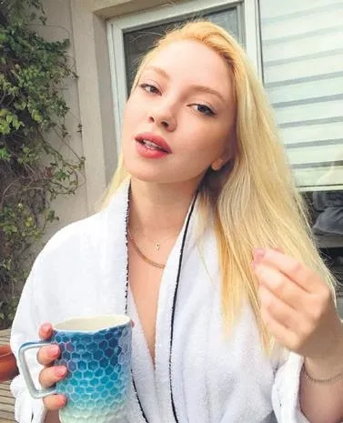 Yeni yılı Los Angeles’ta karşıladılar ama yetmedi! Ebru Şallı ile Uğur Akkuş’un tatili tam gaz sürüyor-8