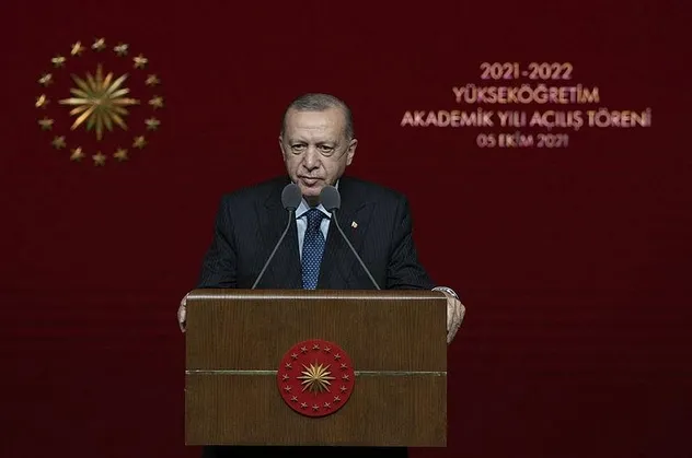 Başkan Erdoğan'dan Boğaziçi'nde rektörün aracının üstüne çıkıp slogan atan vandallara sert tepki: Bunlar öğrenci değil