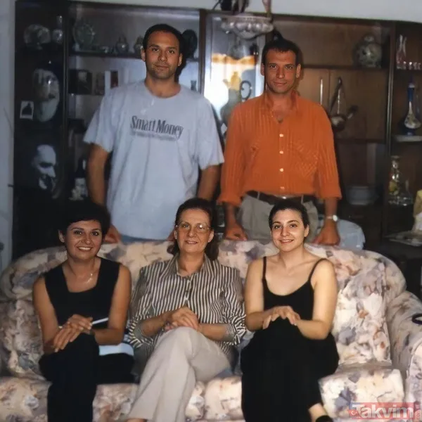 Anneler Günü buruk geçiyor! Kerem Alışık'tan duygulandıran şiir: Yine sensiz bir Anneler Günü... - 12