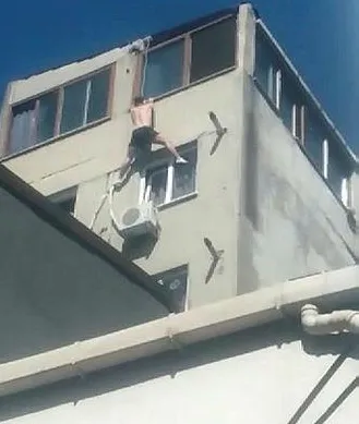 Son dakika: Beyoğlu'nda korku dolu anlar! Yan pencereye geçmeye çalışırken düşüp öldü-1