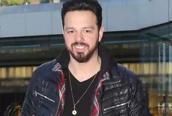 Hem şarkıcı hem oyuncu!