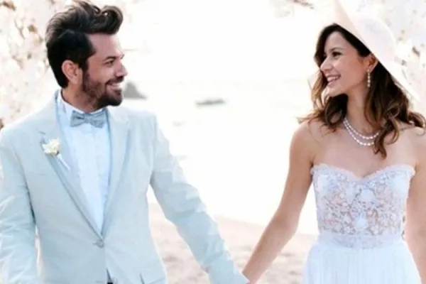 kenan-dogulu-ile-aybuke-pusatin-dansi-sosyal-medyanin-gundeminde-yorumlarin-ardi-arkasi-kesilmedi-beren-saat-g-1667600408860.jpg Kenan Doğulu ile Aybüke Pusat’ın dansı sosyal medyanın gündeminde! Yorumların ardı arkası kesilmedi: “Beren Saat görmesin...”-2