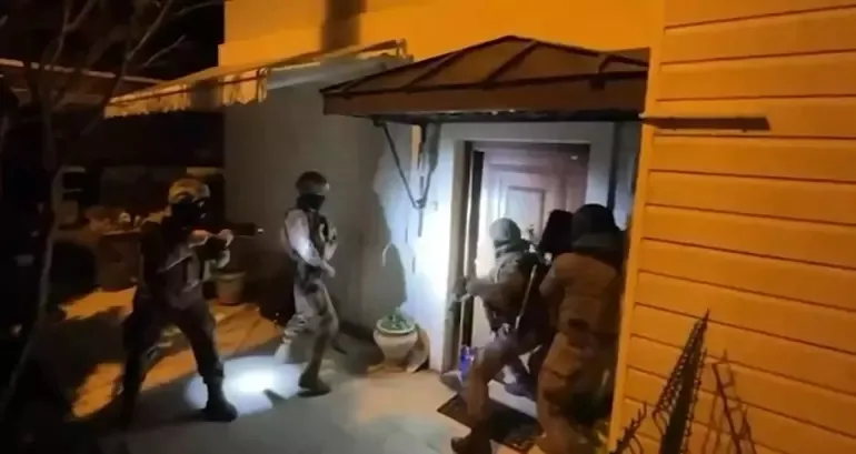 Son dakika: Türk Escobar Ürfi Çetinkaya'nın çetesine operasyon! İnterpol tarafından kırmızı bültenle aranan H.Y.N. ile birlikte 42 kişi yakalandı-2