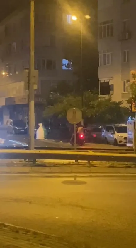 alacak-verecek-kavgasinda-silahlar-konustu-1-yarali-1692588392395.jpg Alacak verecek kavgasında silahlar konuştu: 1 yaralı-2