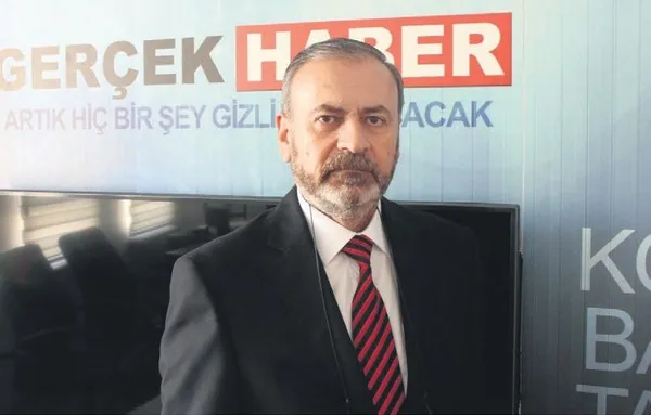 15-temmuzda-darbe-serefine-kadeh-kaldiran-chpli-recep-gurkani-goruntuleyen-gazeteci-sukru-benliye-akilalmaz-iskence-1616293862802.jpeg