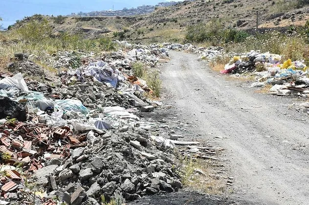 İzmir'de çevre felaketi: Piknik alanları çöplüğe dönünce halk isyan etti