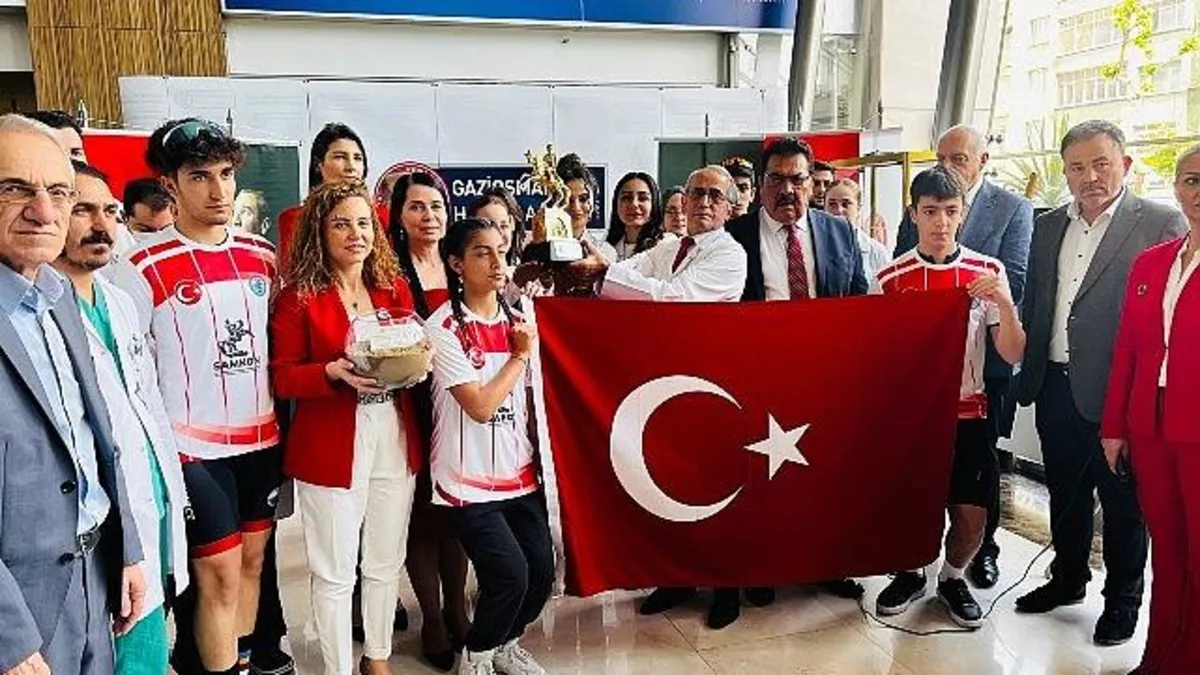 Ay yıldızlı bayrak hekimlere emanet