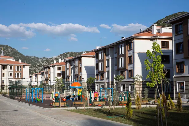 tokiden-8-ildeki-firsati-icin-son-gun-geldi-catti-yuzlerce-daire-icin-uygun-fiyatlar-1601410858144.jpg TOKİ'nin 8 ildeki fırsatları için son gün geldi çattı! Yüzlerce daire için uygun fiyatlar...-5