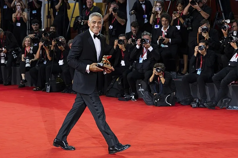 abdli-aktor-george-clooney-isim-vermeden-donald-trumpa-yuklendi-1788383274015.jpeg ABD'li aktör George Clooney isim vermeden Donald Trump'a yüklendi!-3