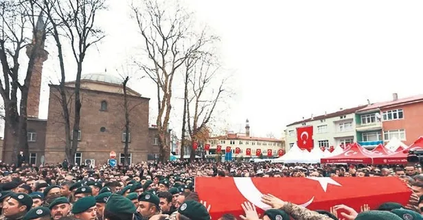 Silah arkadaşları şehidimizi son yolculuğunda yalnız bırakmadılar