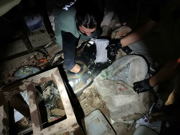 Son dakika: Van'da uyuşturucu satıcılarına dev darbe! Kilolarca eroin yakalandı-2
