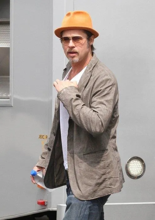 Ünlü oyuncu Brad Pitt’in gerçek aşkı bir profesör!-6