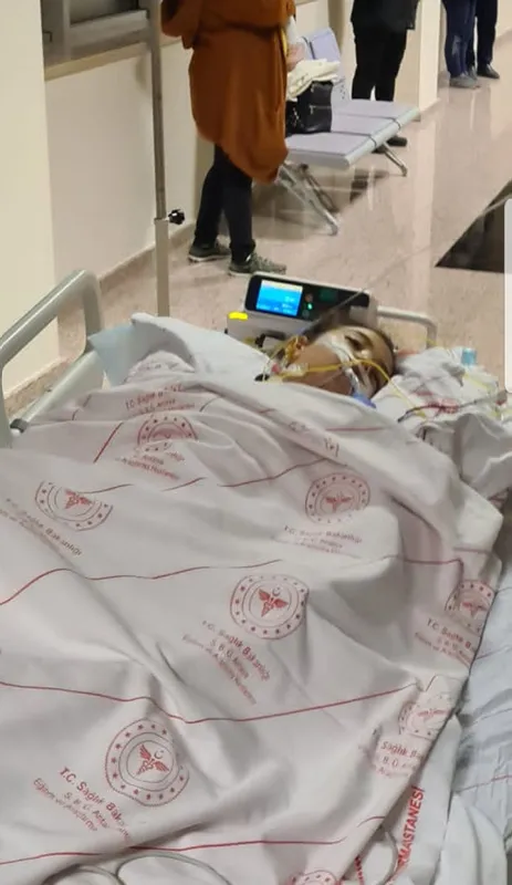 antalyada-sokak-kopeklerinden-kacarken-sag-bacagi-diz-ustunden-kesilen-10-yasindaki-mahra-melinin-sol-beyninde-1648128684370.jpg Antalya'da sokak köpeklerinden kaçarken sağ bacağı diz üstünden kesilen 10 yaşındaki Mahra Melin'in sol beyninde ağır hasar tespit edildi-5