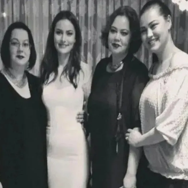 Kuruluş Osman’ın başrolü Burak Özçivit’in baldızlarına bakın! Fahriye Evcen’in kardeşleri "Güzellik genetik" dedirtti - 15