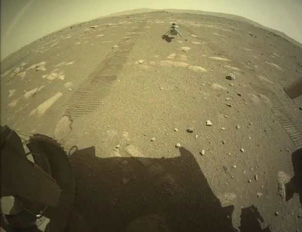 NASA'nın helikopteri Ingenuity Mars'tan ilk renkli fotoğrafı gönderdi-3