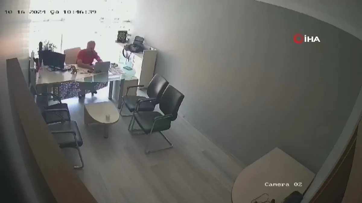 Elazığ'da deprem anı kamerada