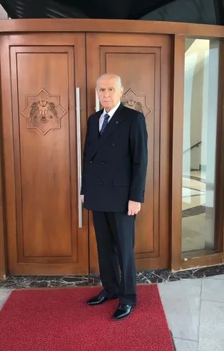 Sakallı haliyle gündeme gelen MHP lideri Devlet Bahçeli'den yeni fotoğraf