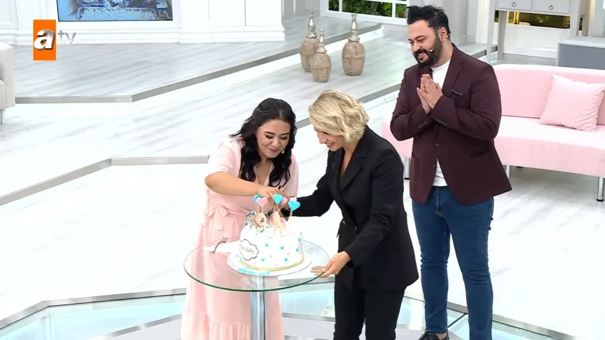 Bebeğin cinsiyetini sadece Esra Erol biliyordu! Caner ve Merve çifti canlı yayında öğrendi: Kız mı, erkek mi?
