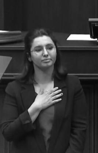 Başkan Erdoğan kürsüyü şehit kızı Gülay Demir'e bıraktı! AK Parti grubu ayakta alkışladı