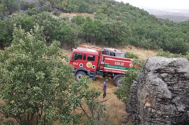 Son dakika: Diyarbakır Lice'deki örtü yangını söndürüldü
