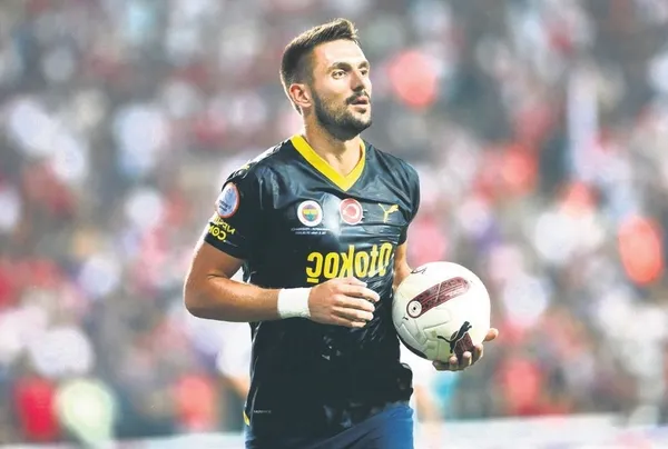fenerbahcenin-ligde-gol-yukunu-4-futbolcu-cekiyor-1696283641689.jpeg