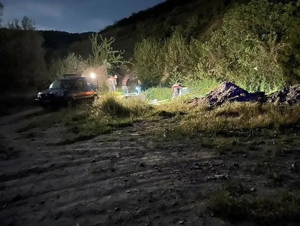 Bu acıya yürek dayanmaz! Dereye düşüp ölen adamın cansız bedenini oğlu buldu-2