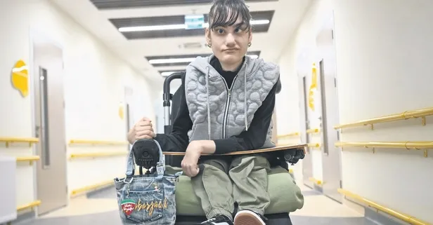 Rize’den Kocaeli’ye taşınan serebral palsili Şevval Gerz İngilizce ve Korece öğrenip gazetede köşe yazarlığına başladı