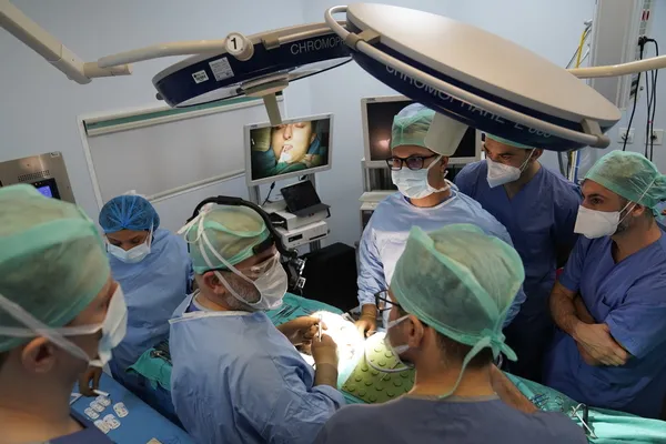 estetik-cerrahlar-bu-okulda-bulusuyor-rhinoplasty-school-op-dr-sureyya-seneldirin-burun-okuluna-ilgi-buyuk-1616667115166.jpeg Estetik cerrahlar bu okulda buluşuyor: Rhinoplasty School! Op. Dr. Süreyya Şeneldir'in 'Burun Okulu'na ilgi büyük-1