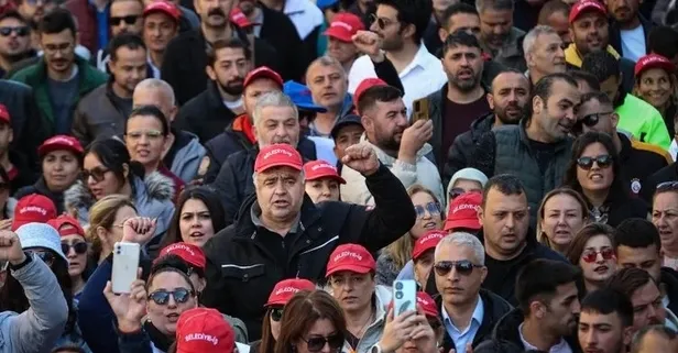 Son dakika: CHP'li İzmir Büyükşehir Belediyesi iştirakı İZSU'da 400 şoför maaşlarını alamadıklarını söyleyip iş bıraktı