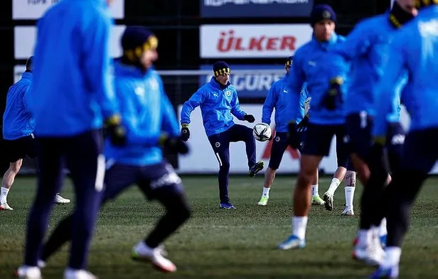 galatasarayin-yeni-hocasi-torrentin-plani-belli-oldu-buyuk-degisim-yok-ufak-dokunus-var-1642192349360.jpeg Galatasaray'ın yeni hocası Torrent'in planı belli oldu! Büyük değişim yok ufak dokunuş var-6