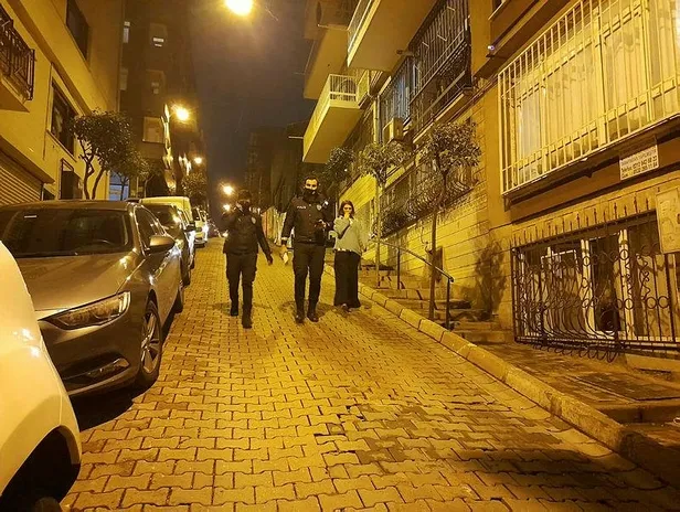 besiktasta-sinir-krizi-geciren-bir-kisi-kendisini-bicakladi-1617657450101.jpeg Beşiktaş'ta sinir krizi geçiren bir kişi kendisini bıçakladı!-2